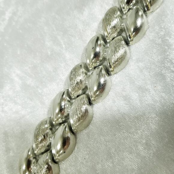 Silvertone seven inch bracelet one inch wide 1.1479 - Picture 7 of 8